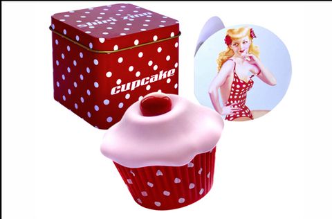 Cupcake, Pattern, Pink, Ingredient, Dessert, Sweetness, Polka dot, Baking cup, Cuisine, Magenta, 