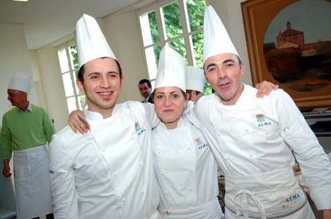 Cook, Chef's uniform, Chef, White, Uniform, Headgear, Chief cook, Cooking, Friendship, Service, 