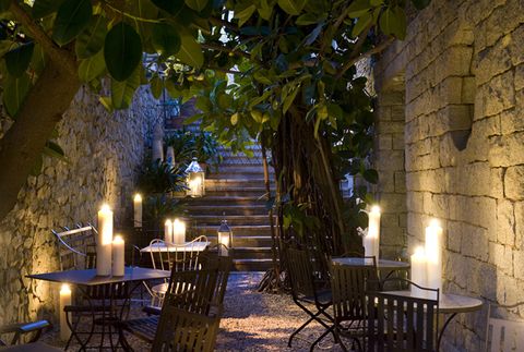 Lighting, Table, Furniture, Outdoor table, Chair, Candle, Restaurant, Chiavari chair, Outdoor furniture, Backyard, 