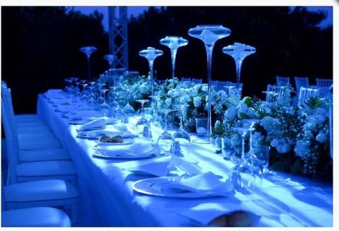 Blue, Tablecloth, Dishware, Glass, Stemware, Majorelle blue, Linens, Tableware, Drinkware, Electric blue, 