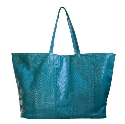 Blue, Bag, White, Fashion accessory, Style, Shoulder bag, Aqua, Beauty, Turquoise, Luggage and bags, 