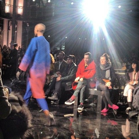 Fashion, Sun, Lens flare, Audience, Street fashion, Fur, Fashion design, Stage, Runway, Astronomical object, 