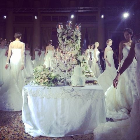 Tablecloth, Lighting, Petal, Dress, Textile, Photograph, Bridal clothing, Wedding dress, Table, Bouquet, 
