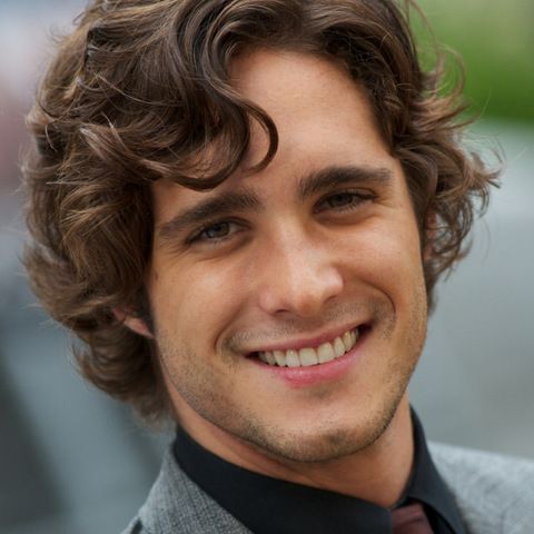 Diego Boneta Hairstyles, Hair Cuts and Colors
