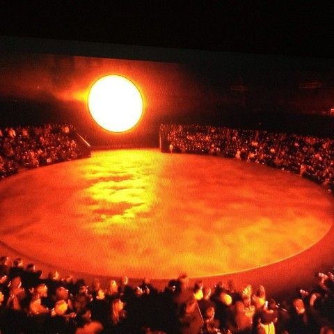 Entertainment, Amber, Astronomical object, Audience, Crowd, Theatre, World, Sun, Circle, Stage, 
