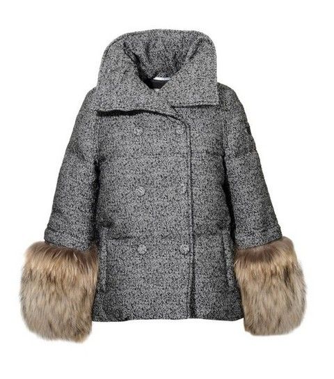 Sleeve, Textile, Outerwear, Jacket, Coat, Natural material, Fur clothing, Fashion, Grey, Wool, 