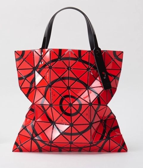 Red, Bag, Pattern, Fashion accessory, Carmine, Shoulder bag, Maroon, Luggage and bags, Sandal, Design, 