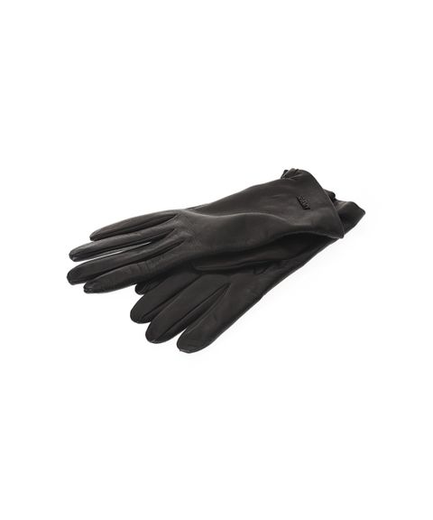 Finger, Safety glove, Bicycle clothing, Glove, Wrist, Gesture, Thumb, Motorcycle accessories, Sports gear, Leather, 