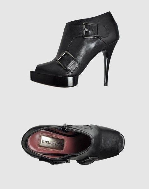 Footwear, Product, Brown, Shoe, High heels, Fashion, Black, Beige, Leather, Basic pump, 