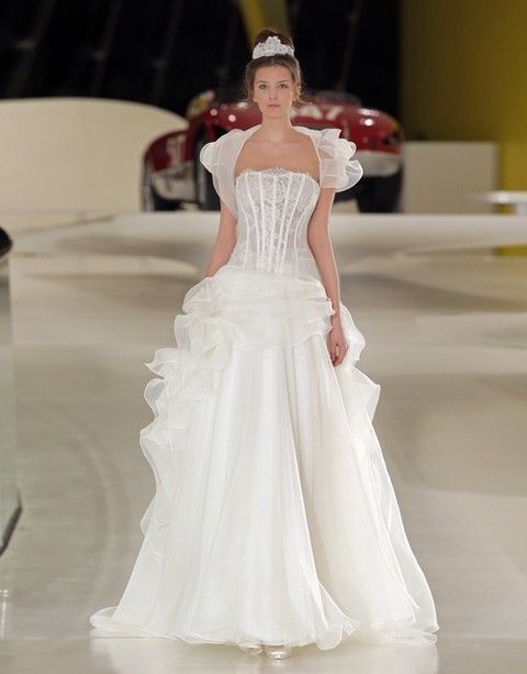 Clothing, Dress, Shoulder, Textile, Bridal clothing, White, Gown, Wedding dress, Formal wear, Bride, 