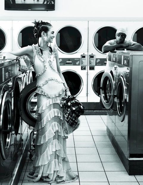 Washing machine, Major appliance, Photograph, White, Laundry room, Clothes dryer, Style, Home appliance, Dress, Machine, 