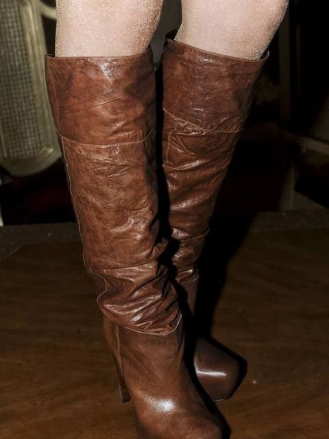 Brown, Human leg, Joint, Boot, Tan, Fashion, Leather, Liver, Knee-high boot, Riding boot, 