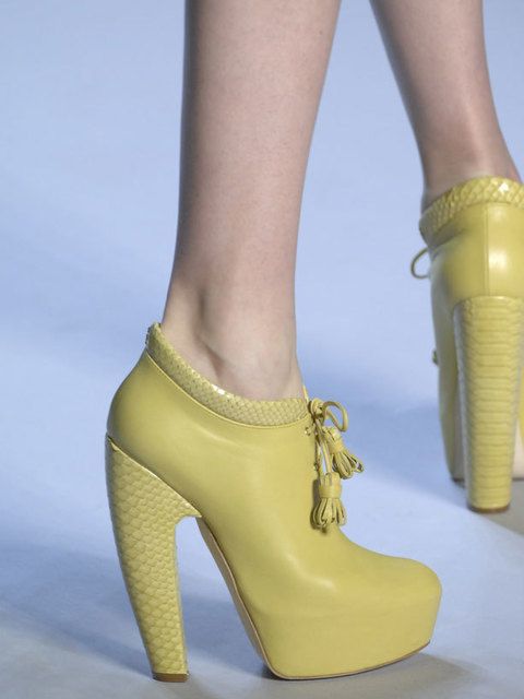 Footwear, Yellow, Green, Human leg, Joint, Style, High heels, Tan, Foot, Fashion, 