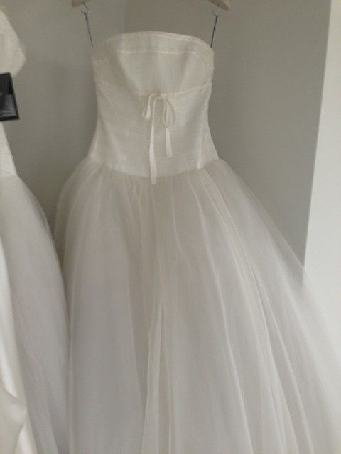 Dress, Textile, White, One-piece garment, Style, Wedding dress, Pattern, Day dress, Gown, Fashion, 