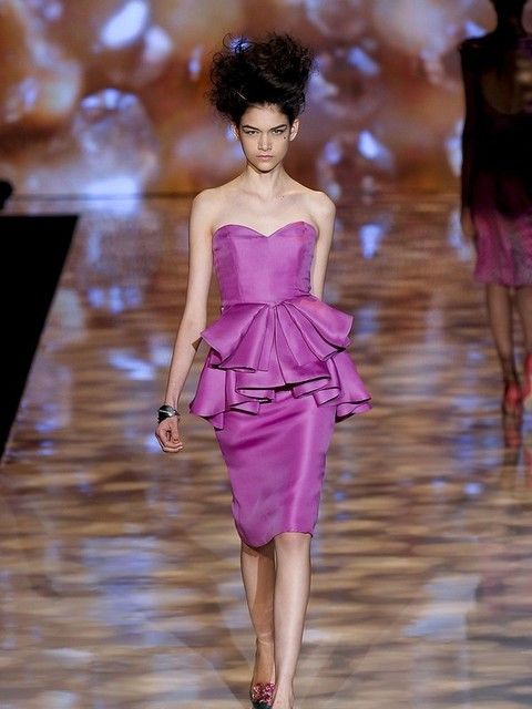 Fashion show, Shoulder, Waist, Runway, Dress, Style, Fashion model, Magenta, Fashion, Beauty, 