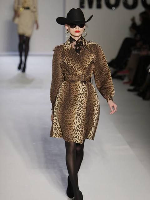 Clothing, Fashion show, Shoulder, Hat, Runway, Joint, Outerwear, Fashion model, Winter, Style, 