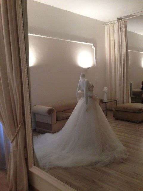 Interior design, Room, Floor, Dress, Textile, Flooring, Bridal clothing, Gown, Interior design, Wedding dress, 