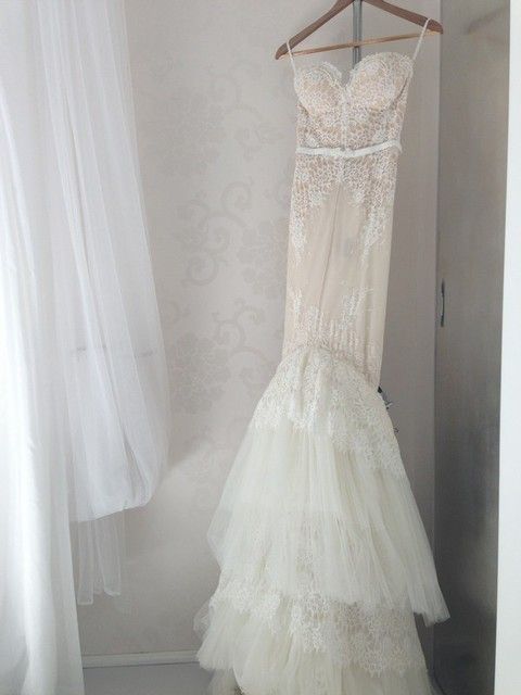 Clothing, Product, Dress, Textile, Bridal clothing, White, Wedding dress, One-piece garment, Bridal accessory, Formal wear, 