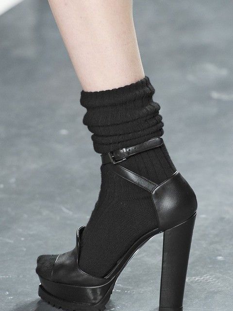 Human leg, Joint, Style, Sandal, Fashion, High heels, Black, Grey, Basic pump, Foot, 