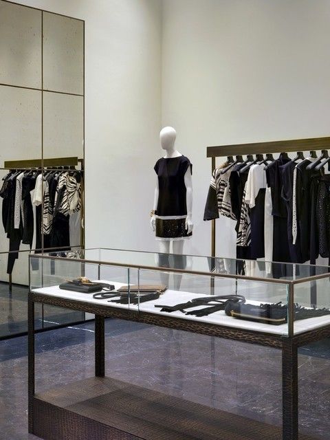 Clothes hanger, Fashion, Retail, Boutique, Collection, Mannequin, Fashion design, Outlet store, Display case, 