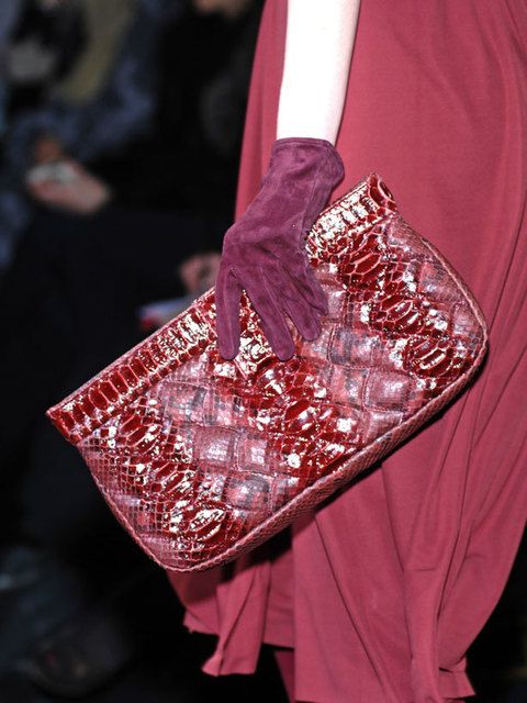 Red, Bag, Glitter, Fashion, Carmine, Shoulder bag, Maroon, Fashion design, Velvet, Embellishment, 