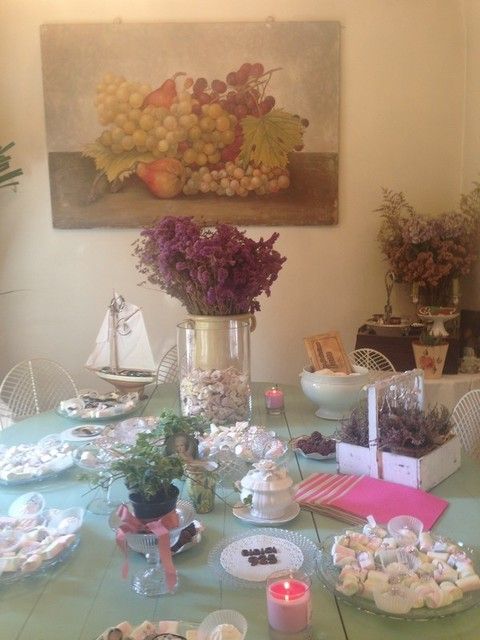 Serveware, Table, Pink, Centrepiece, Interior design, Sweetness, Peach, Vase, Lavender, Party supply, 