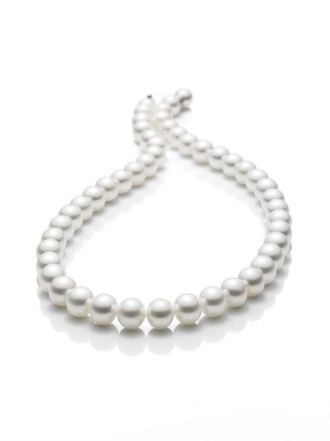 White, Fashion accessory, Jewellery, Chain, Metal, Circle, Natural material, Body jewelry, Silver, Bracelet, 