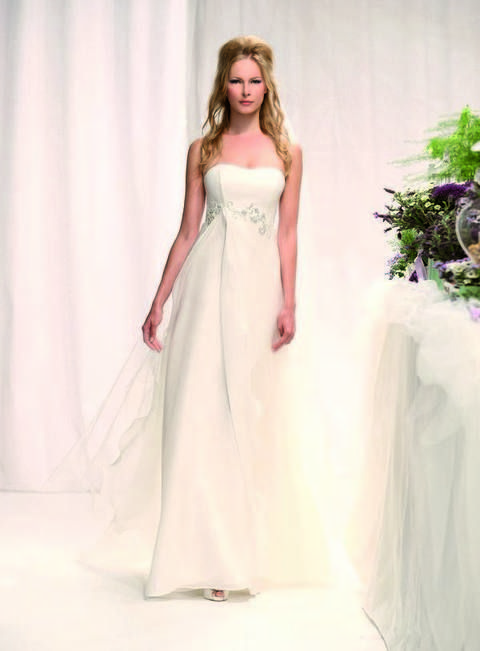 Shoulder, Textile, Dress, Bridal clothing, Style, Formal wear, Gown, One-piece garment, Waist, Fashion model, 