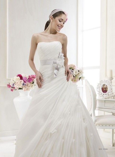 Clothing, Bridal clothing, Sleeve, Dress, Shoulder, Textile, Photograph, Wedding dress, Gown, White, 