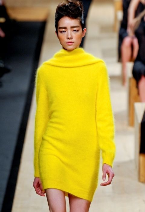 Yellow, Sleeve, Shoulder, Textile, Joint, Human leg, Style, Street fashion, Fashion show, Fashion, 