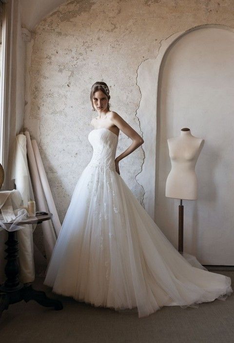 Clothing, Bridal clothing, Shoulder, Dress, Textile, Photograph, Joint, Standing, White, Gown, 