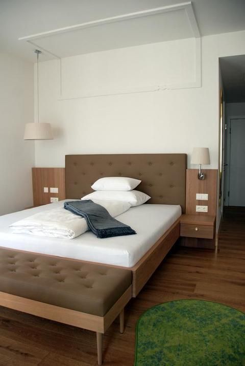 Bed, Wood, Room, Floor, Interior design, Property, Bedding, Wall, Bedroom, Flooring, 