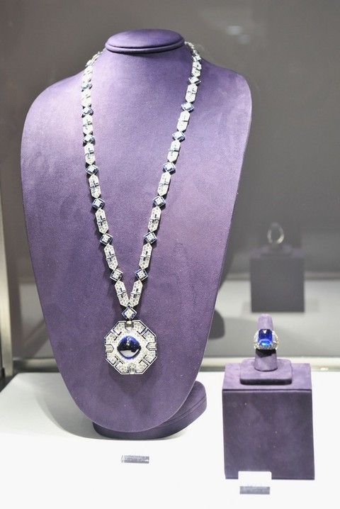 Jewellery, Fashion accessory, Purple, Natural material, Lavender, Fashion, Cobalt blue, Violet, Gemstone, Necklace, 