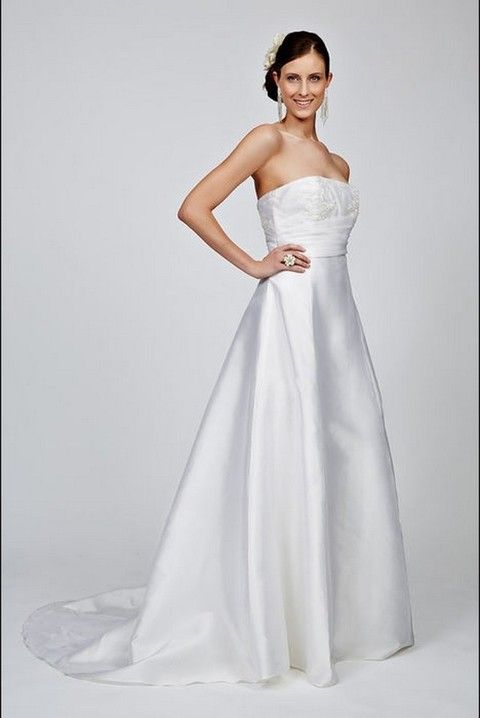 Clothing, Skin, Sleeve, Dress, Shoulder, Bridal clothing, Textile, Photograph, Joint, Gown, 