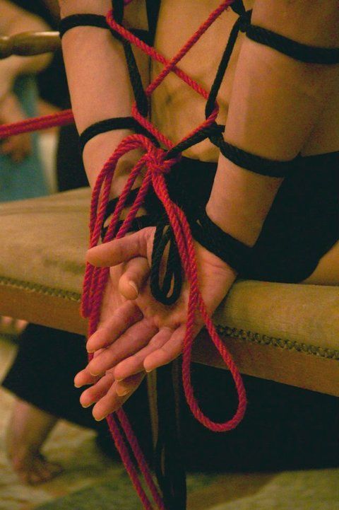 Joint, Rope, Wrist, Knot, Rock-climbing equipment, Nail, Thumb, Toe, Rope (rhythmic gymnastics), Thread, 
