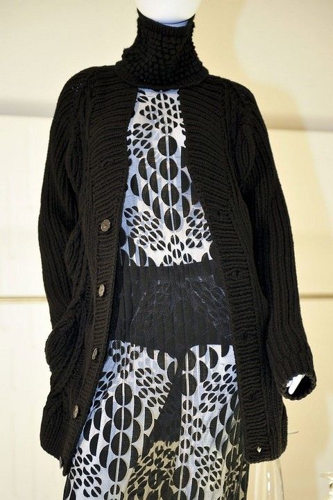 Sleeve, Shoulder, Textile, Mannequin, Style, Pattern, Fashion, Neck, Black, Fur, 