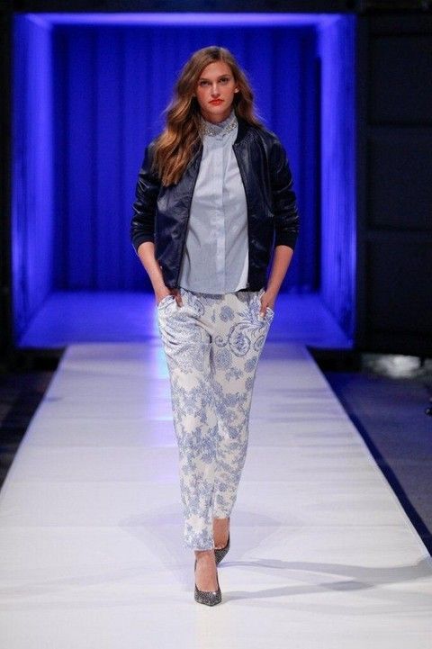 Blue, Fashion show, Joint, Outerwear, Runway, Style, Fashion model, Jacket, Fashion, Electric blue, 