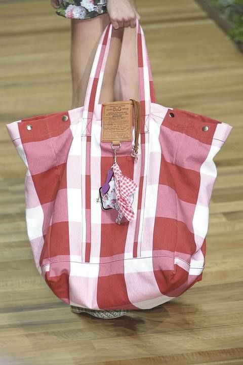 Bag, Red, Pink, Shoulder bag, Fashion, Luggage and bags, Pattern, Beige, Hardwood, Maroon, 