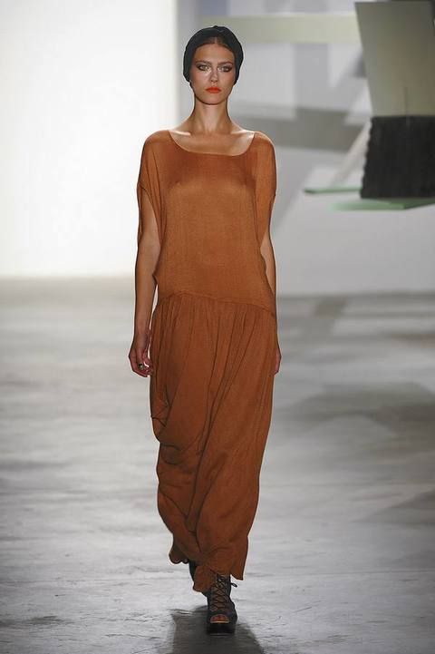 Brown, Sleeve, Shoulder, Standing, Joint, Waist, Style, Fashion model, Fashion, Neck, 