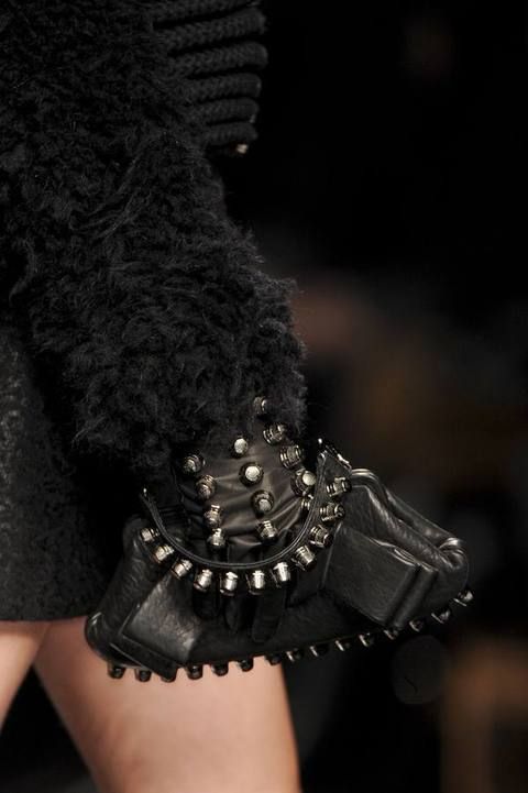 Fashion accessory, Fashion, Body jewelry, Darkness, Wrist, Natural material, Embellishment, Fashion design, Fur, Fashion model, 