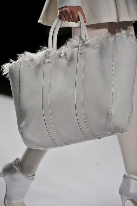 Product, Textile, White, Bag, Style, Leather, Fashion, Shoulder bag, Grey, Beige, 