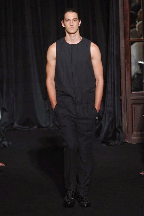 Shoulder, Textile, Joint, Standing, Door, Muscle, Chest, Sleeveless shirt, Curtain, Fashion model, 