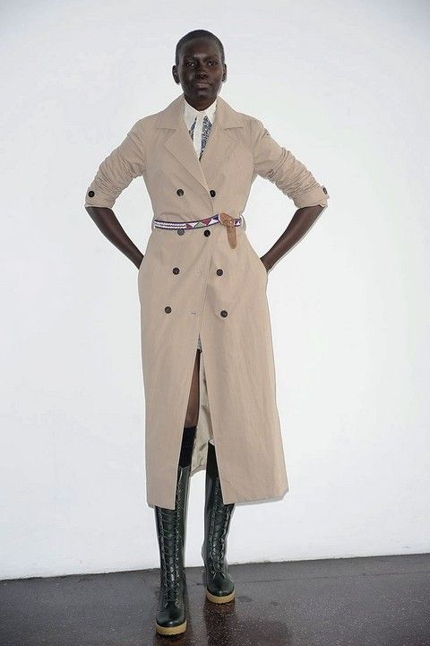 Collar, Sleeve, Dress shirt, Standing, Joint, Formal wear, Khaki, Uniform, Riding boot, Costume design, 