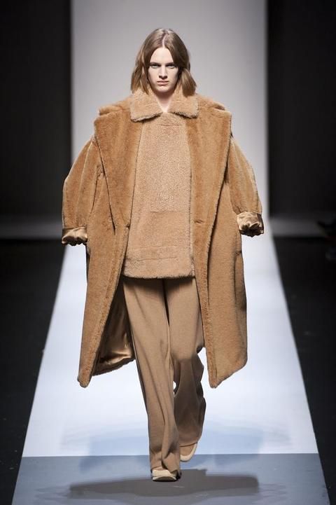 Clothing, Fashion show, Brown, Coat, Sleeve, Shoulder, Runway, Outerwear, Fashion model, Style, 