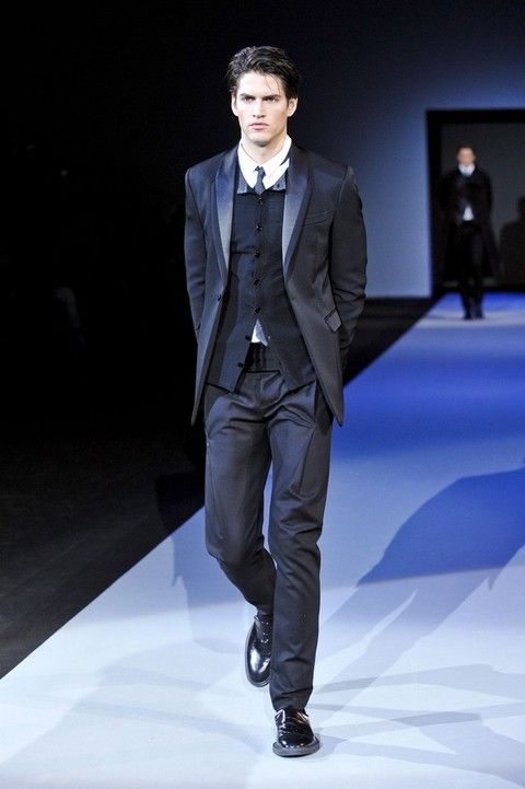 Trousers, Collar, Shoulder, Shirt, Coat, Fashion show, Outerwear, Standing, Formal wear, Dress shirt, 