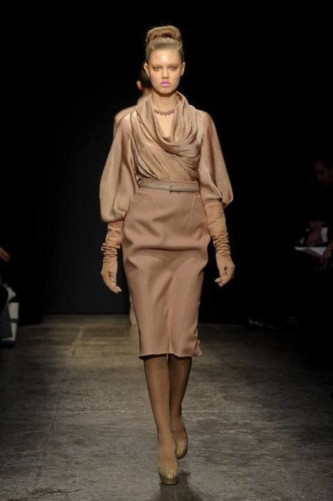 Clothing, Brown, Fashion show, Shoulder, Joint, Runway, Outerwear, Style, Fashion model, Waist, 