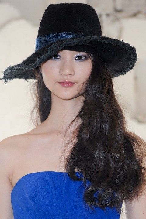 Clothing, Lip, Hat, Hairstyle, Chin, Shoulder, Joint, Style, Black hair, Fashion accessory, 