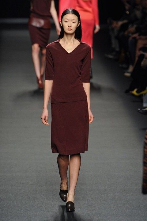 Clothing, Brown, Sleeve, Human leg, Shoulder, Joint, Style, Fashion show, Knee, Waist, 