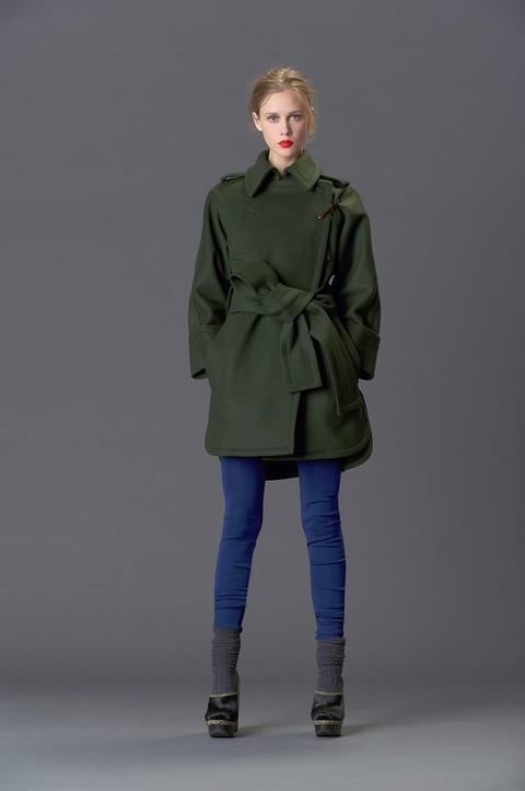 Clothing, Sleeve, Human body, Shoulder, Textile, Standing, Joint, Outerwear, Style, Knee, 