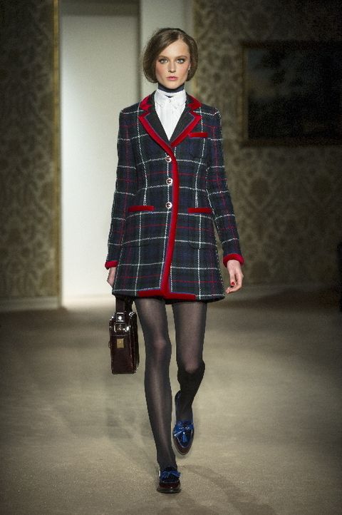 Clothing, Lip, Plaid, Sleeve, Tartan, Shoulder, Textile, Human leg, Joint, Collar, 